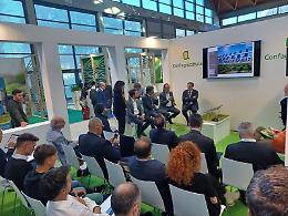 ECOMONDO: HubFarm, New Holland, REM TEC e XFarm presentano l’Azienda Agricola Energicamente Indipendente con l’elettrico