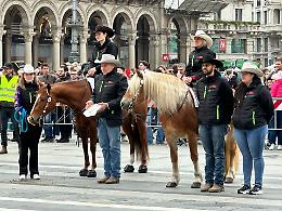 Milano, cavalli e Confagricoltura in piazza del Duomo