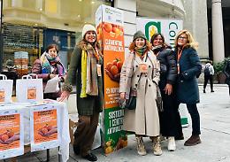 Le clementine anti-violenza di Confagricoltura Donna tornano in piazza a Cremona